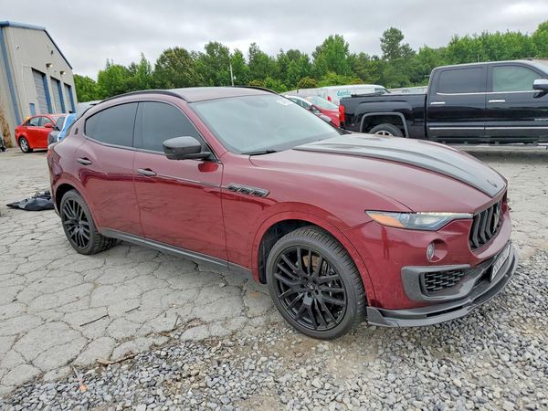 2017 MASERATI LEVANTE Sport