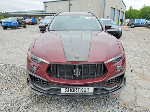 2017 MASERATI LEVANTE Sport