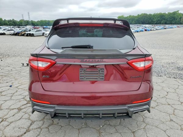 2017 MASERATI LEVANTE Sport
