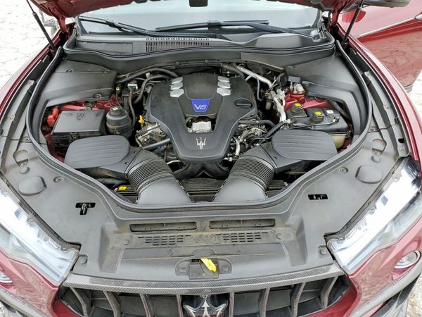 2017 MASERATI LEVANTE Sport