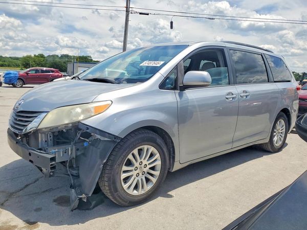 2013 TOYOTA SIENNA