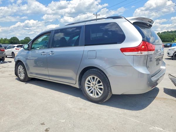 2013 TOYOTA SIENNA