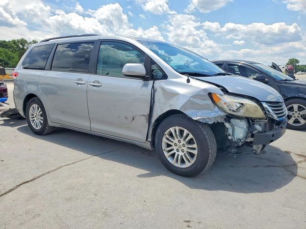 2013 TOYOTA SIENNA