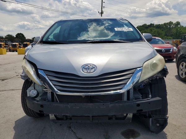 2013 TOYOTA SIENNA