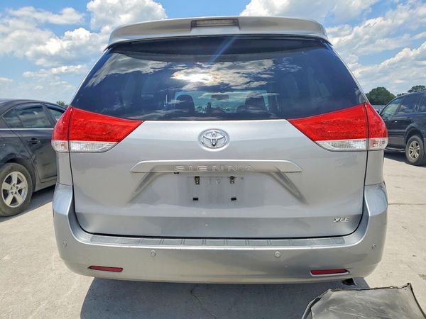 2013 TOYOTA SIENNA