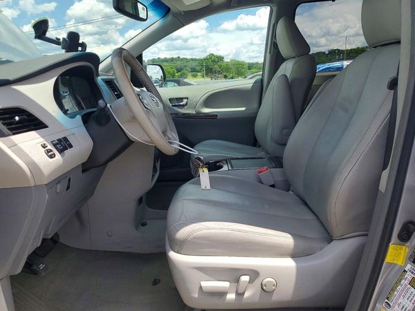 2013 TOYOTA SIENNA