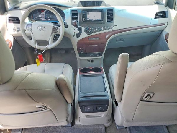 2013 TOYOTA SIENNA