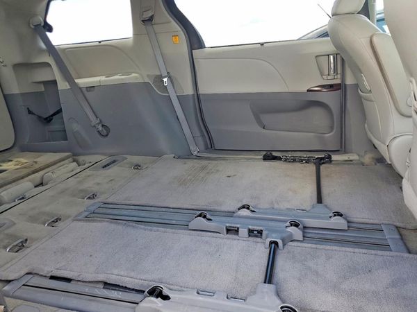 2013 TOYOTA SIENNA