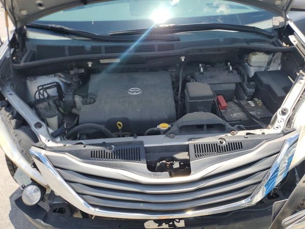 2013 TOYOTA SIENNA