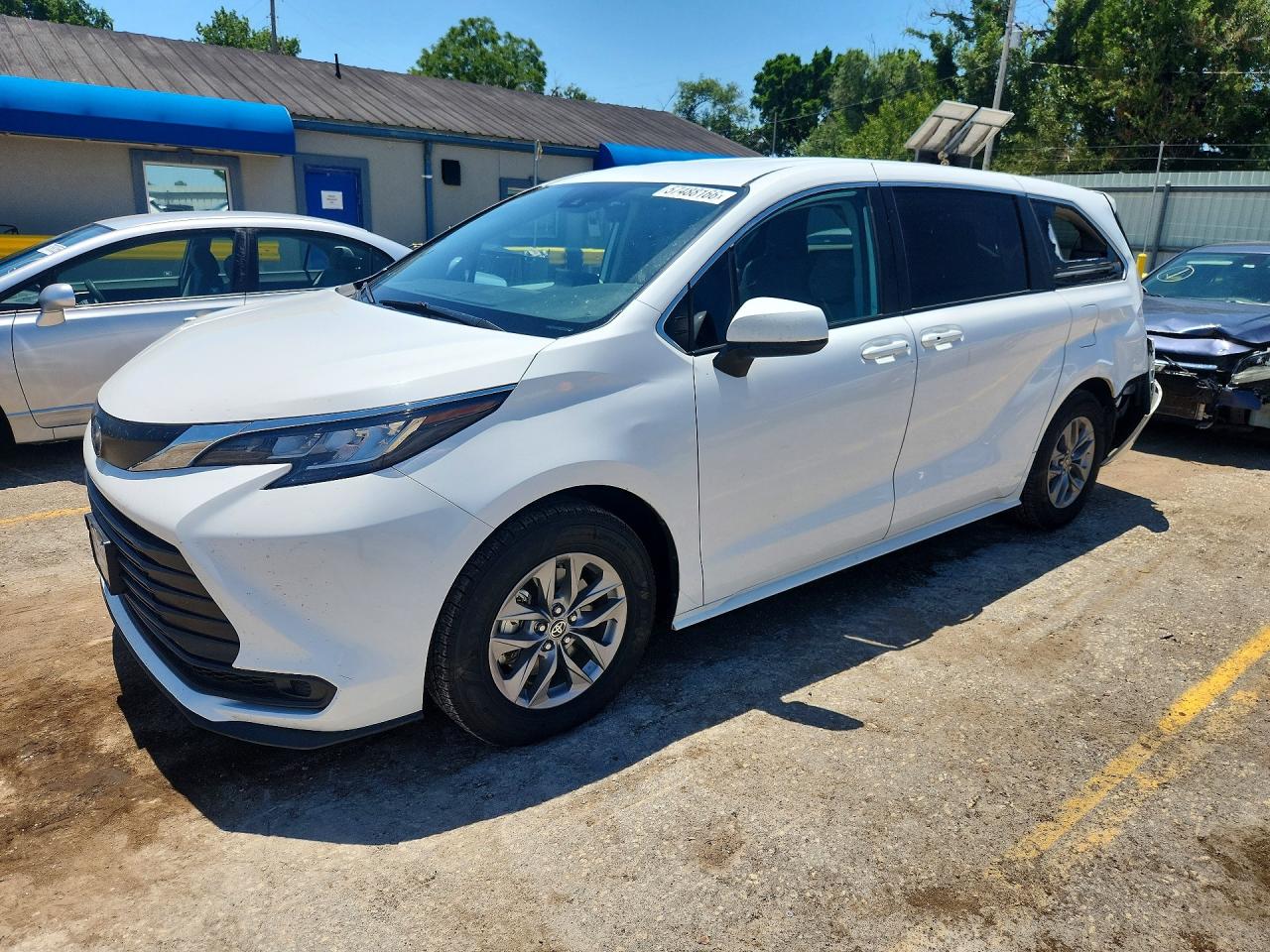 2022 TOYOTA SIENNA LE