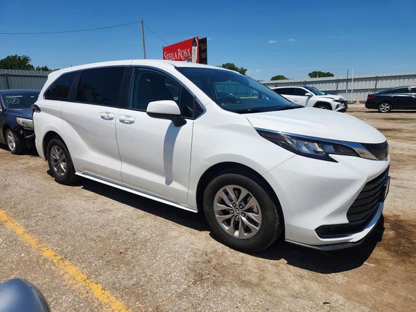 2022 TOYOTA SIENNA LE