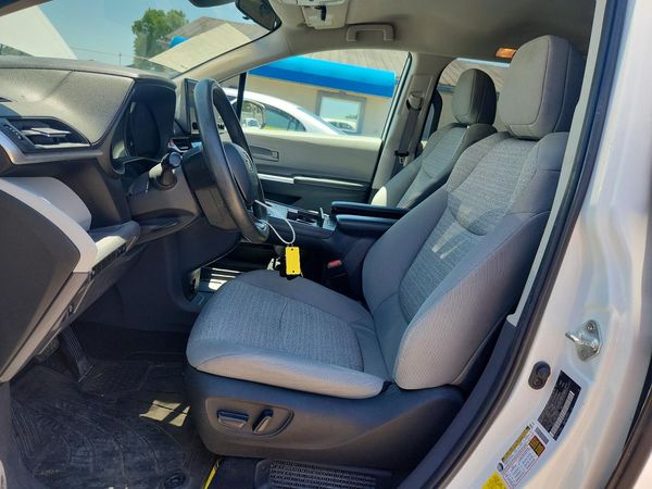 2022 TOYOTA SIENNA LE