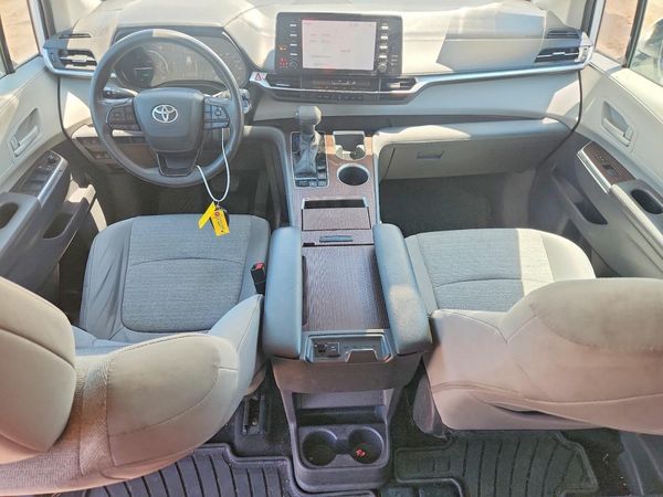 2022 TOYOTA SIENNA LE