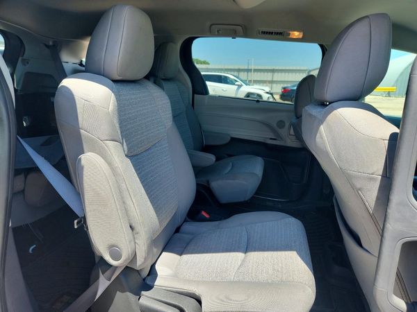 2022 TOYOTA SIENNA LE