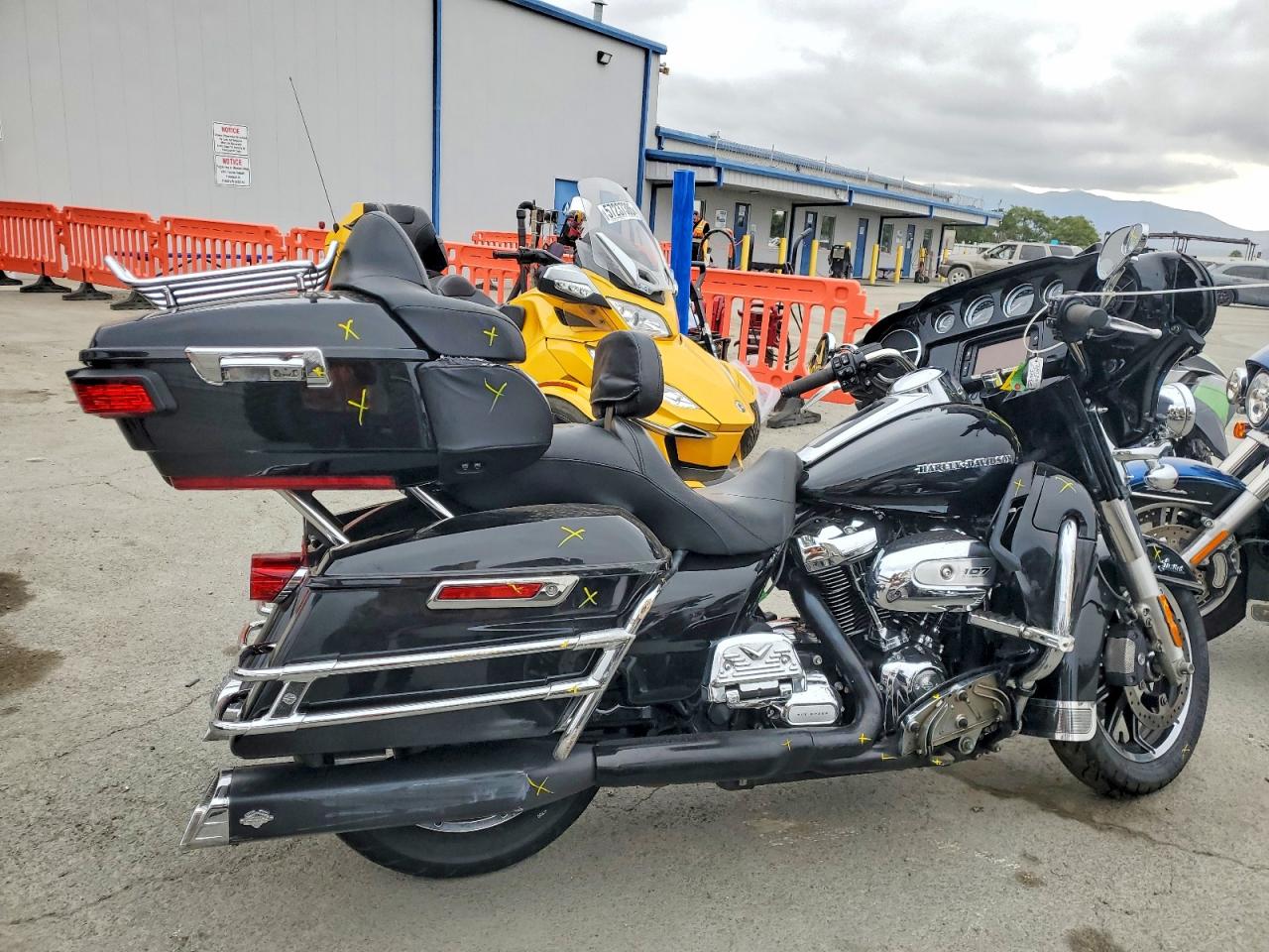2018 HARLEY-DAVIDSON FL