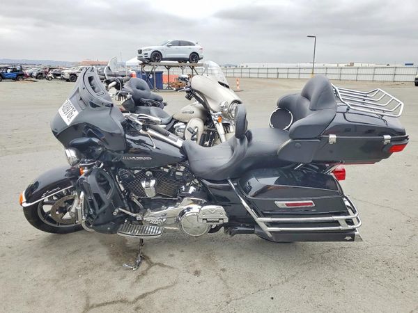 2018 HARLEY-DAVIDSON FL
