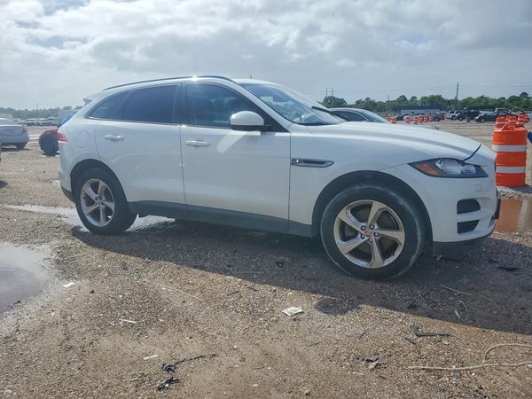 2017 JAGUAR F-PACE Premium — Passenger 3/4
