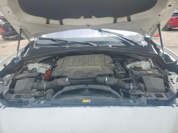 2017 JAGUAR F-PACE Premium — Engine bay