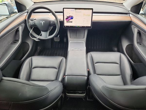 2024 TESLA MODEL Y