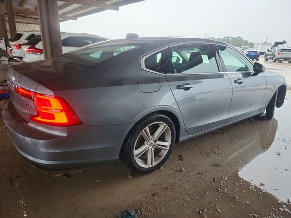 2018 VOLVO S90