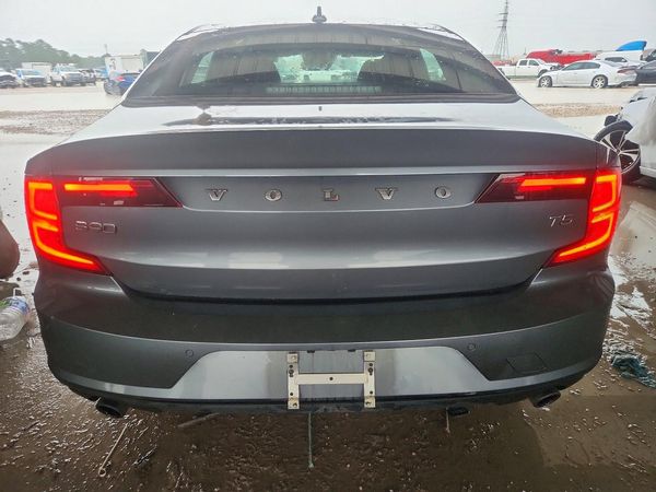2018 VOLVO S90