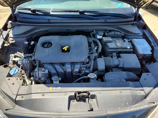 2020 HYUNDAI ELANTRA — Engine bay