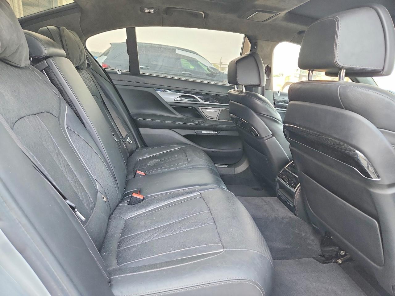 2017 BMW 750