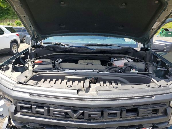 2025 CHEVROLET SILVERADO Trail Boss Custom — Engine bay