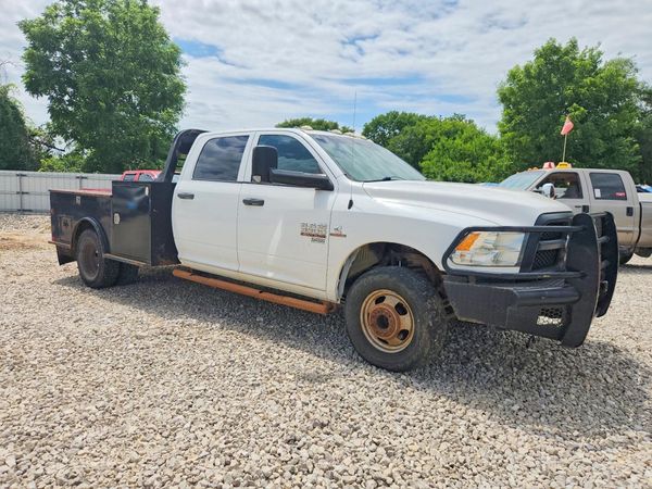 2014 RAM 3500 CREW CAB CHASSIS 4X4