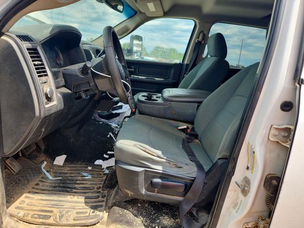 2014 RAM 3500 CREW CAB CHASSIS 4X4