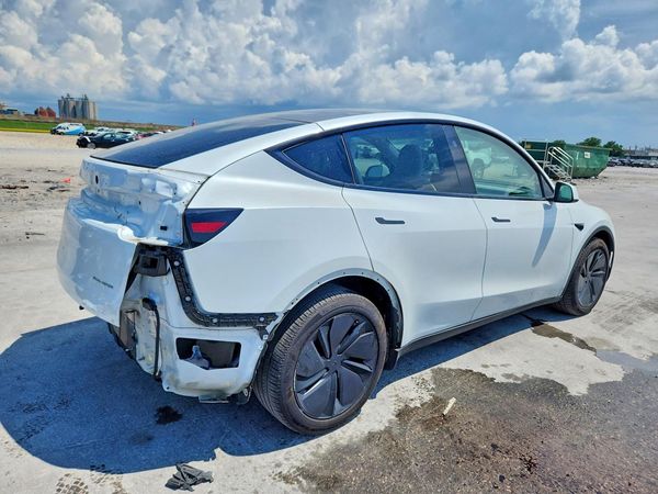 2026 TESLA MODEL Y
