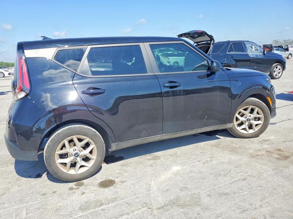 2023 KIA SOUL LX, S