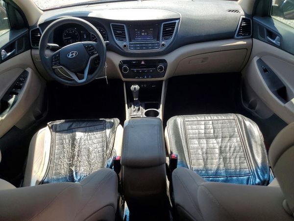 2017 HYUNDAI TUCSON SE (no options)
