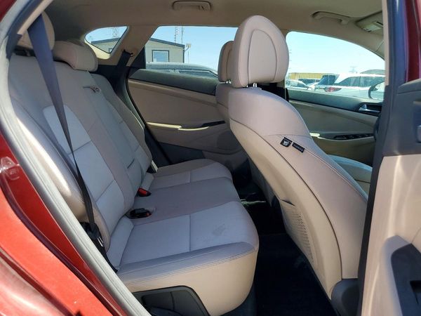 2017 HYUNDAI TUCSON SE (no options)