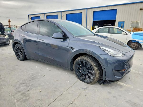 2023 TESLA MODEL Y — Passenger 3/4