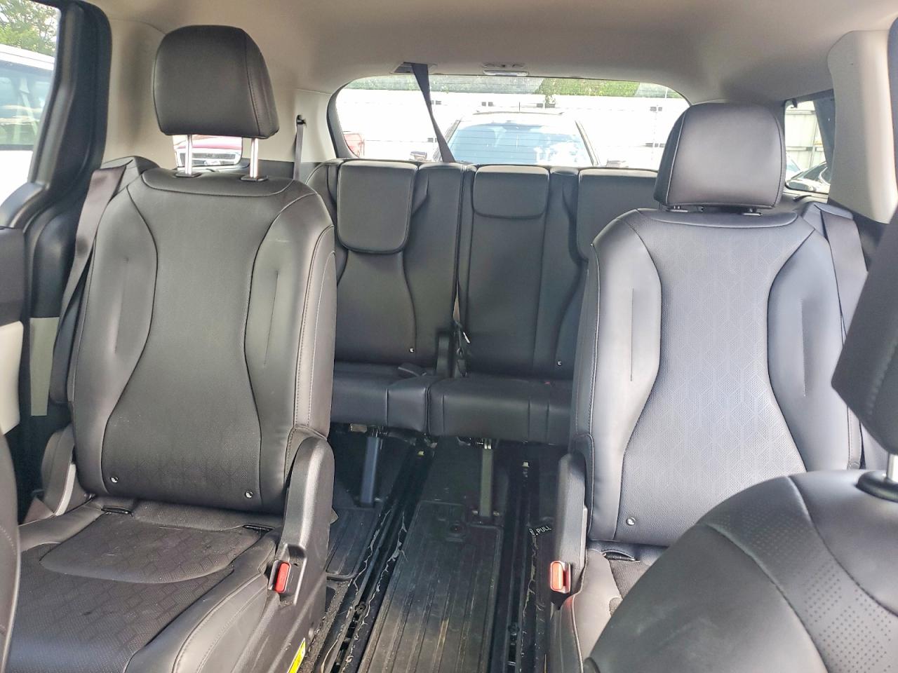 2024 KIA CARNIVAL EX
