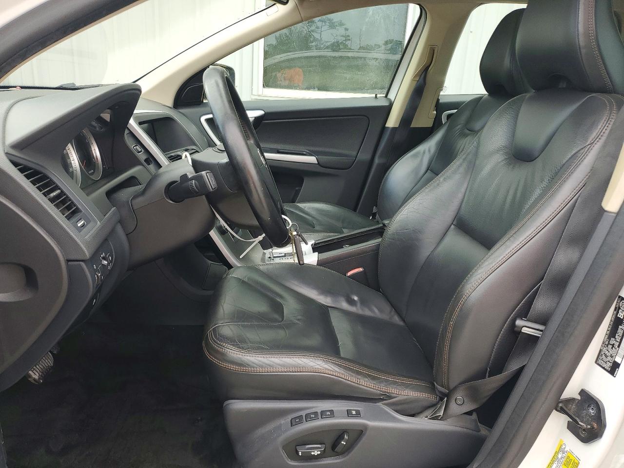 2011 VOLVO XC60