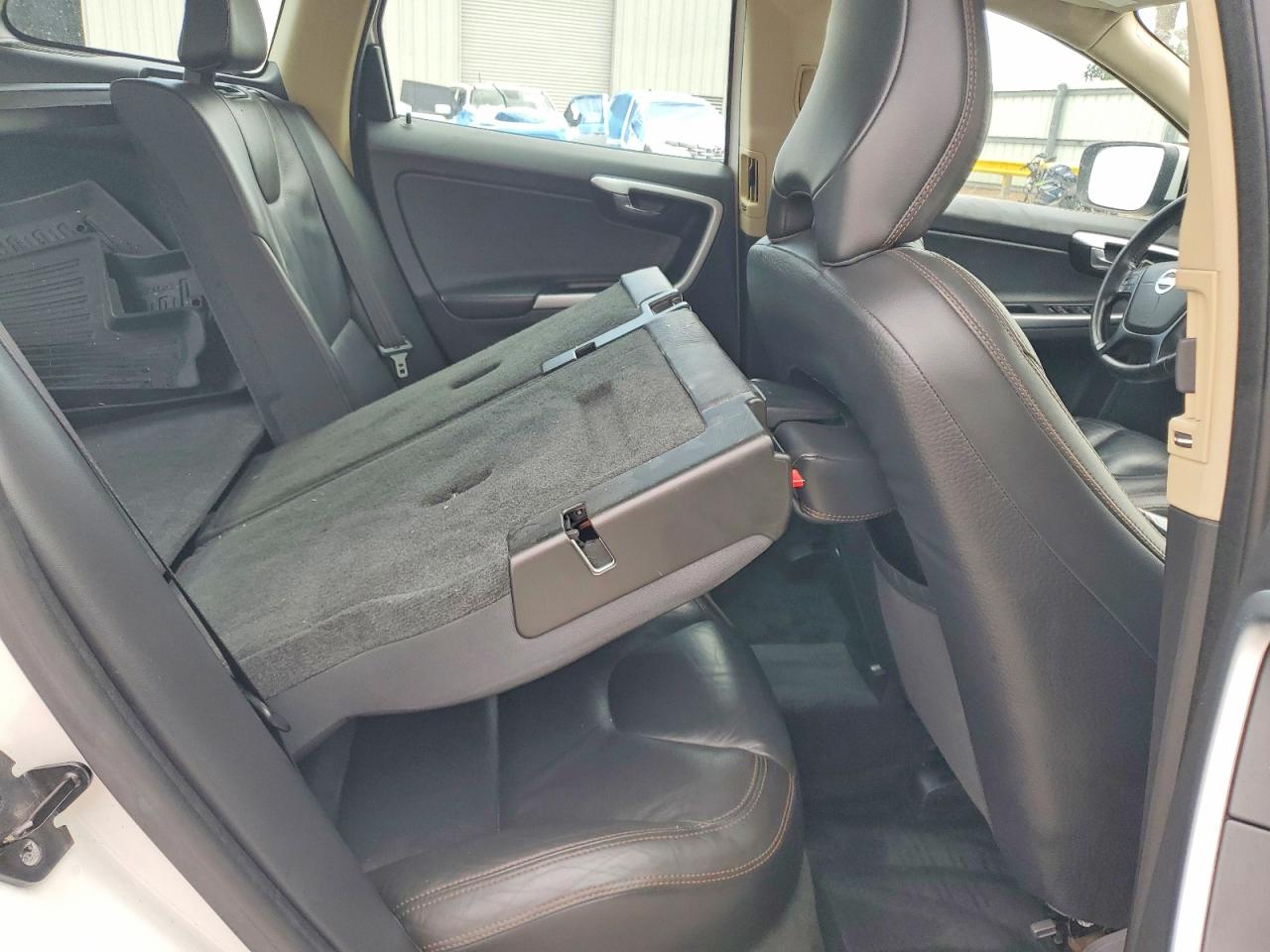 2011 VOLVO XC60