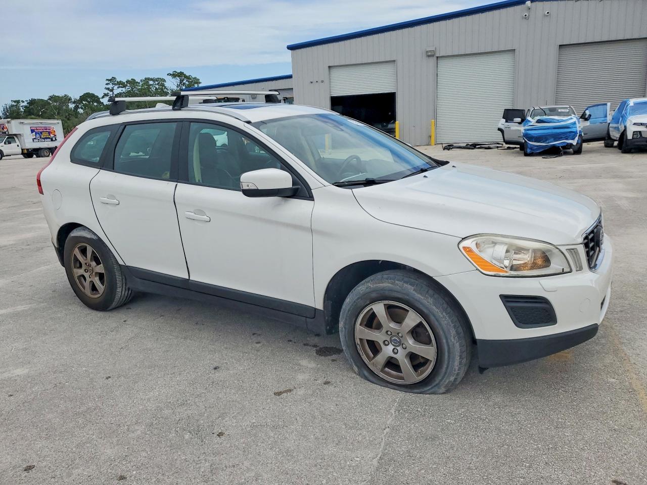 2011 VOLVO XC60