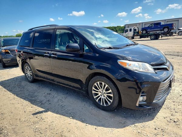 2019 TOYOTA SIENNA