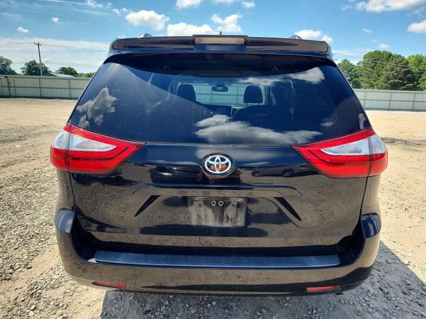 2019 TOYOTA SIENNA