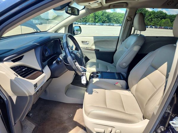 2019 TOYOTA SIENNA