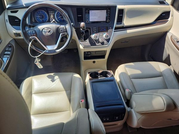 2019 TOYOTA SIENNA