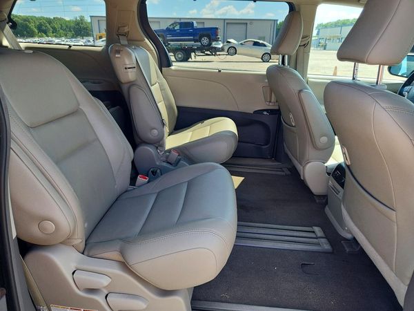 2019 TOYOTA SIENNA