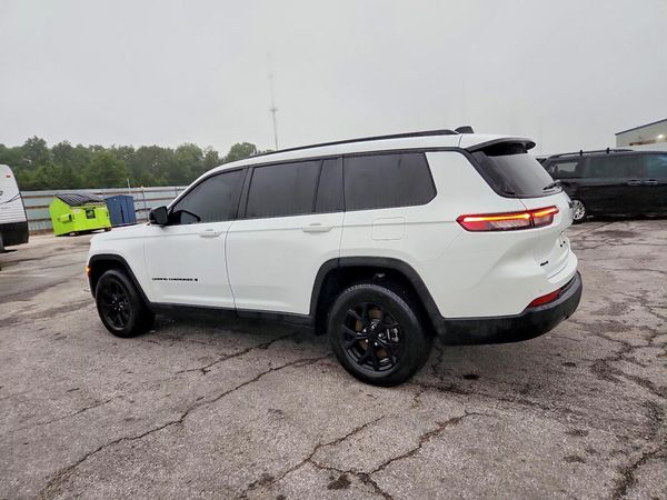 2025 JEEP GRAND CHEROKEE Laredo, Altitude