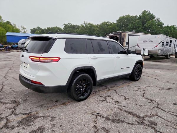 2025 JEEP GRAND CHEROKEE Laredo, Altitude