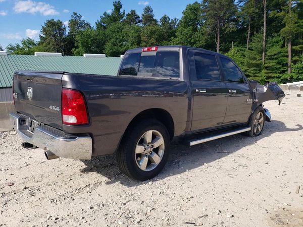 2015 RAM 1500 SLT