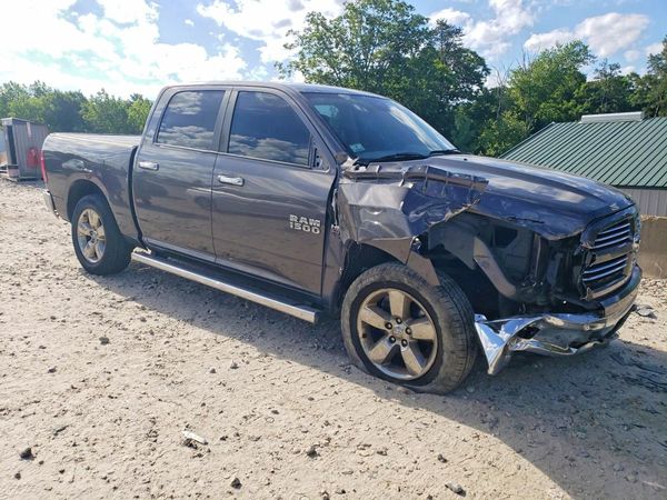 2015 RAM 1500 SLT