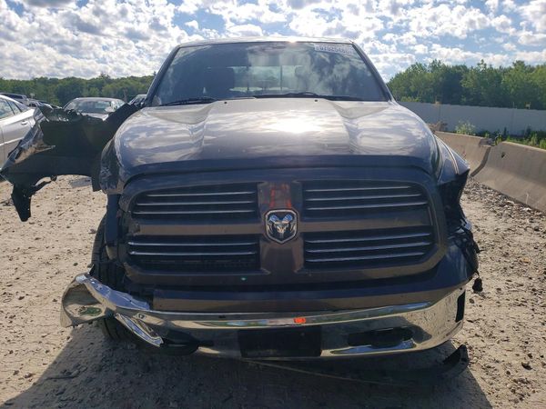 2015 RAM 1500 SLT
