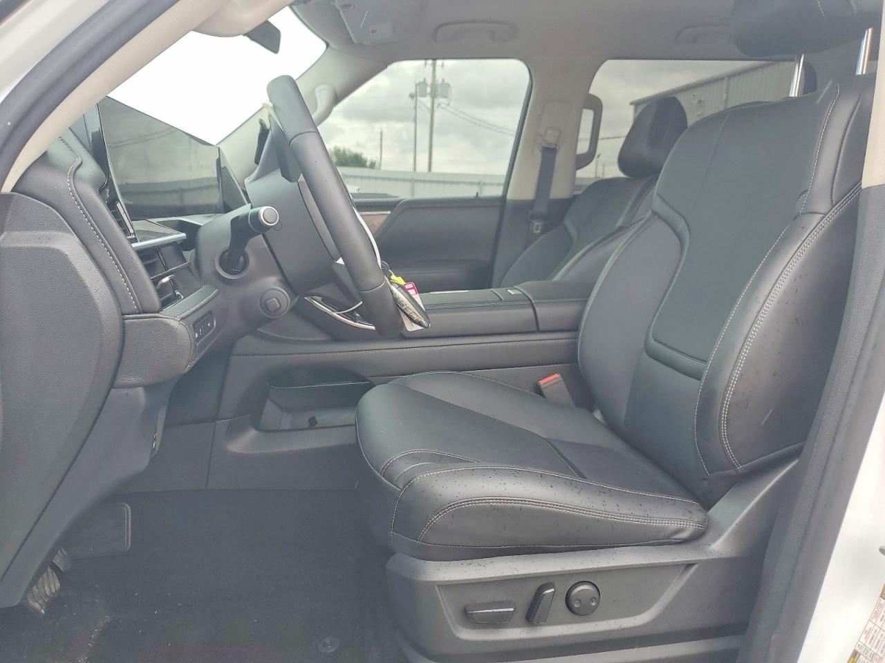 2025 INFINITI QX80 Pure